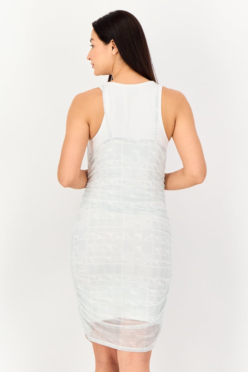 Nike فستان رياضي نسائي مناسب للخارج، أبيض - Image 3