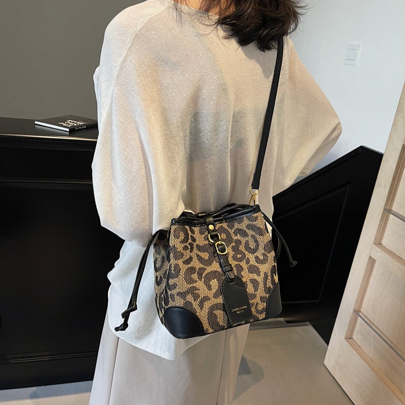 Small Bag Women'S 2024 Winter New Fashionable Drawstring Leopard-Print Water One-Shoulder Bucket Bag All-Match Large Capacity Crosbody Bag - Image 4
