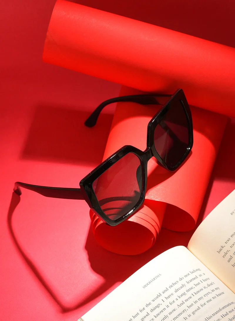 صوص هاوت نظارة شمسية سوداء كبيرة بعدسات سوداء