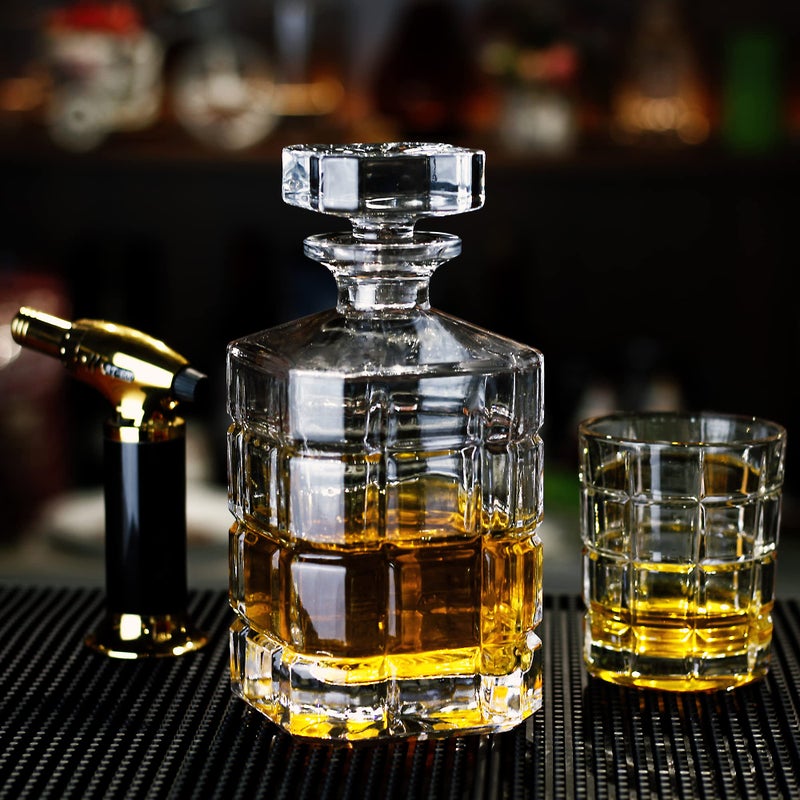 LUXU LUXU Whiskey Decanter,Square Whiskey Decanter with Stopper,Premium 29 oz Whiskey Decanter for Liquor Scotch Bourbon Vodka Brandy or Wine (checkered)  - Image 4