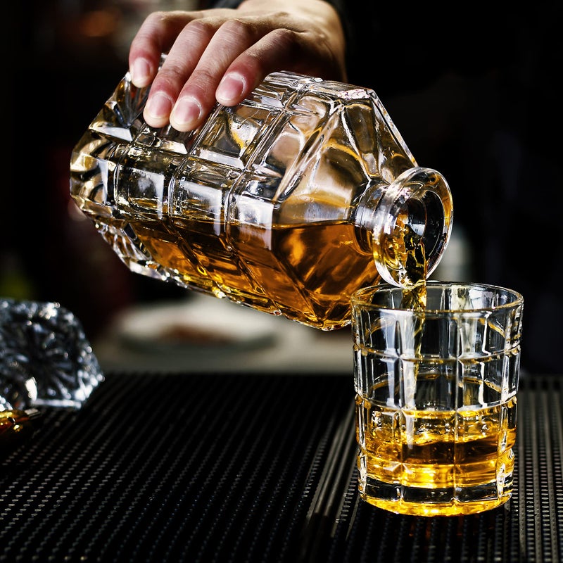 LUXU LUXU Whiskey Decanter,Square Whiskey Decanter with Stopper,Premium 29 oz Whiskey Decanter for Liquor Scotch Bourbon Vodka Brandy or Wine (checkered)  - Image 5
