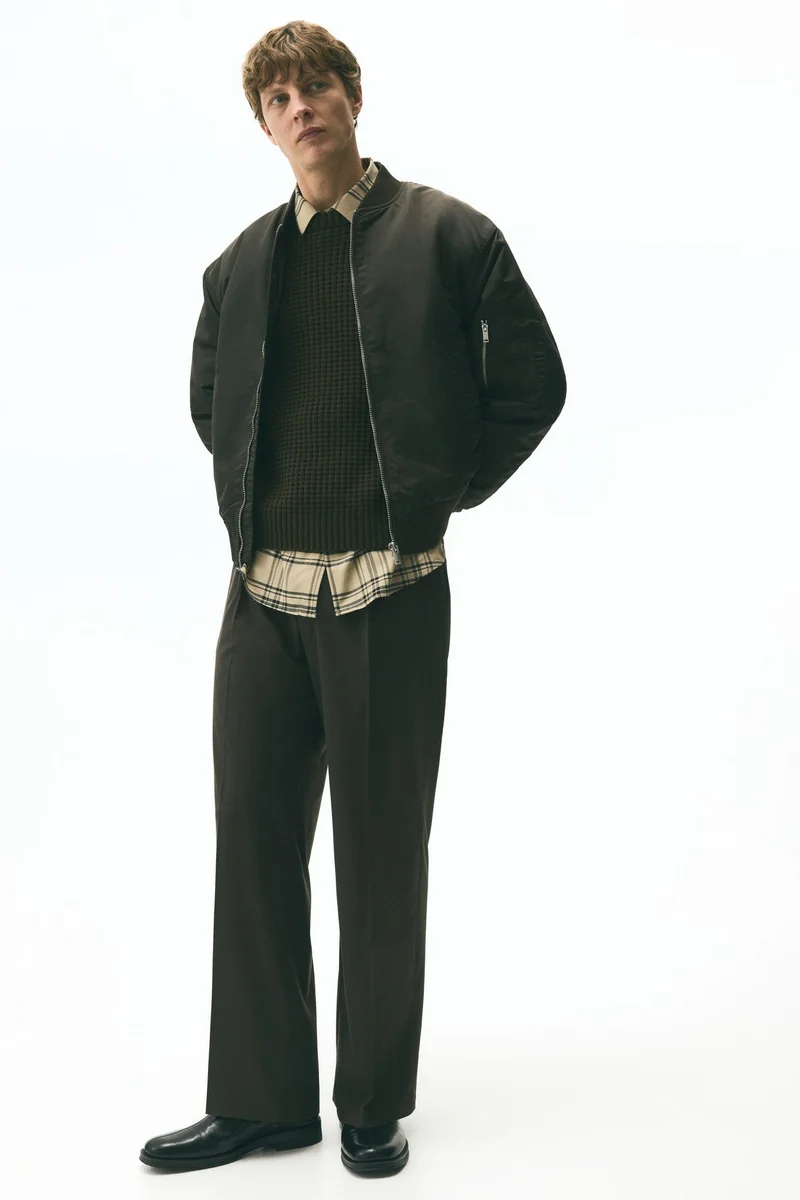 اتش اند ام جاكيت بومبر من النايلون بقصّة فضفاضة