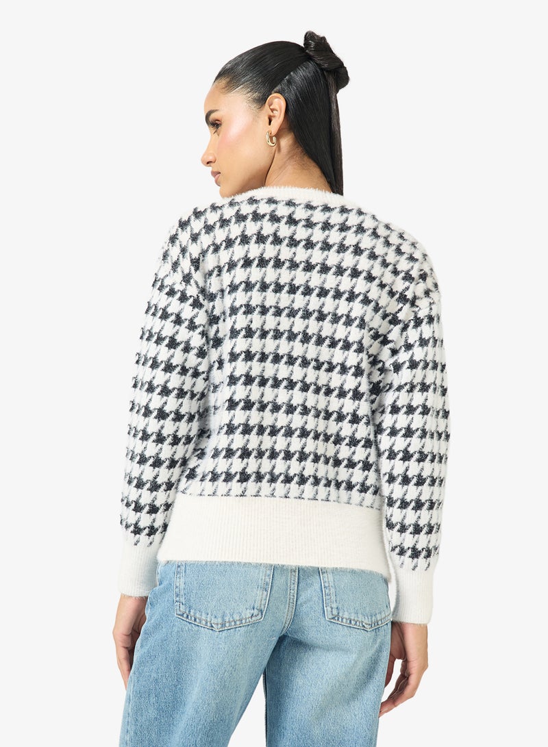 Ginger Classic Monochrome Cardigan with Gold Accent - Image 2