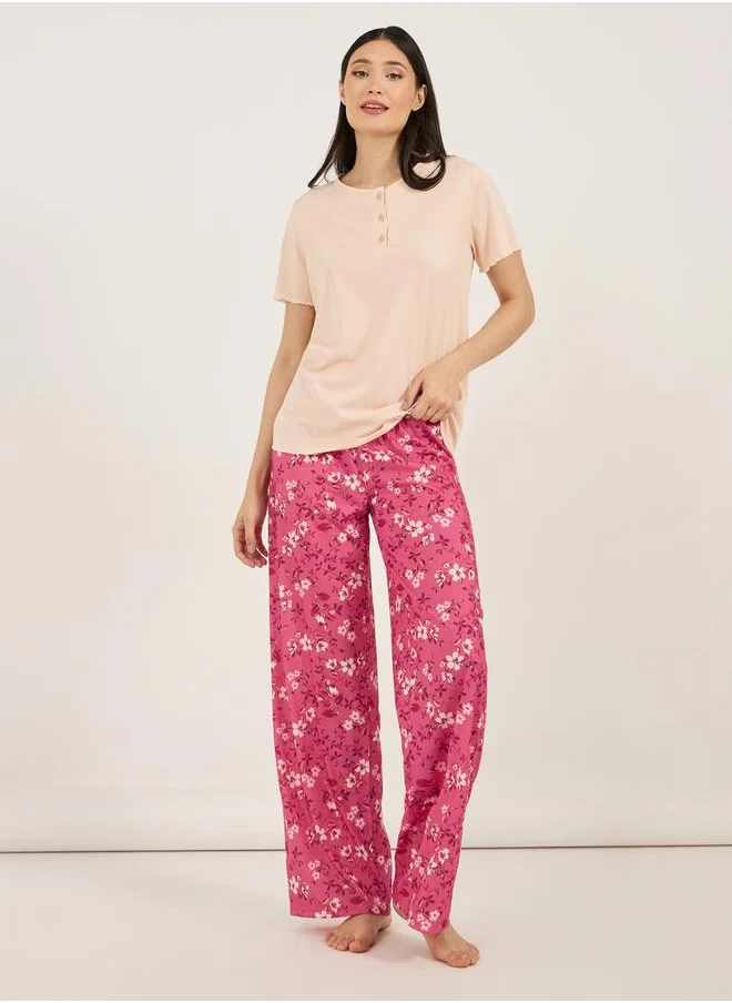 ستايلي Rib Placket T-Shirt & Ditsy Floral Print Pyjama Set