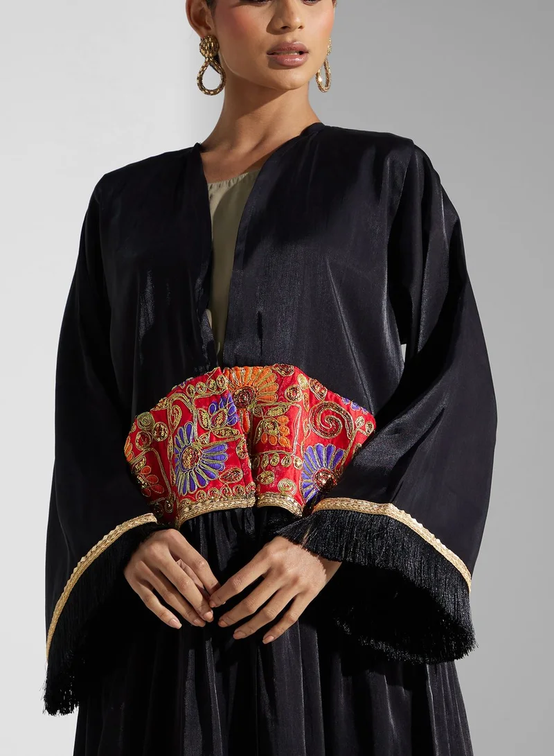 Khizana Embroidered Detail Abaya With Sheila
