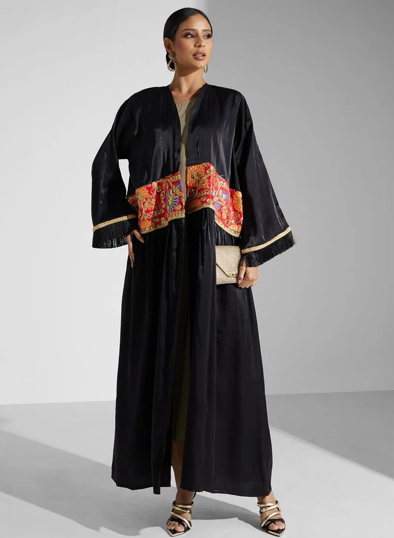 Khizana Embroidered Detail Abaya With Sheila