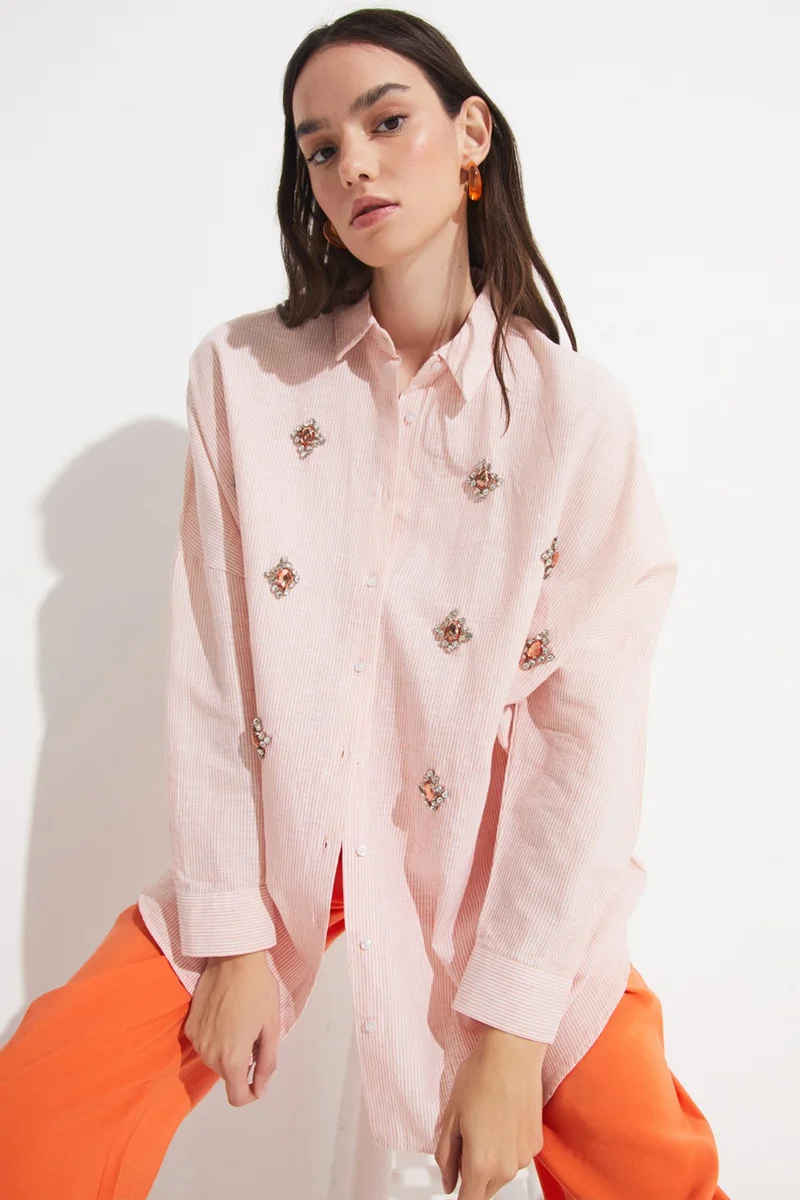 جون Women's Exclusive Boyfriend/Wide Pattern Stone Detailed Linen Blend Shirt