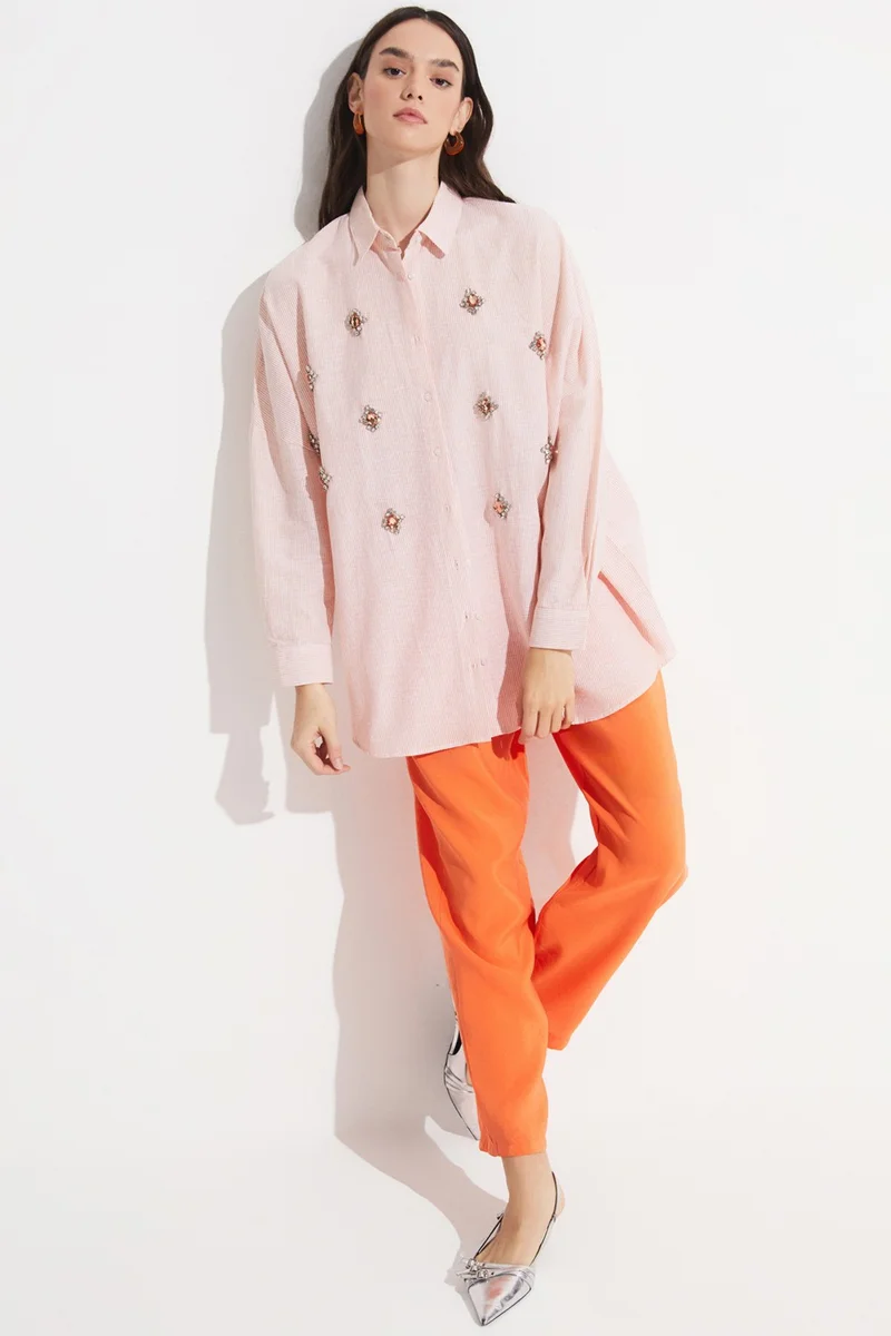 جون Women's Exclusive Boyfriend/Wide Pattern Stone Detailed Linen Blend Shirt