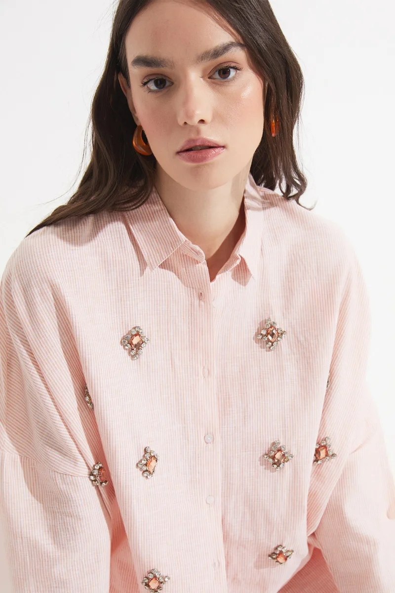 جون Women's Exclusive Boyfriend/Wide Pattern Stone Detailed Linen Blend Shirt