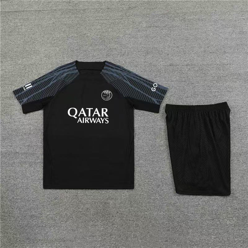 باريس طقم تدريب كرة القدم للرجال من باريس سان جيرمان، تيشيرت قصير الأكمام مع شورت - Image 1