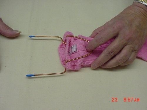 Embroidex 2 آلة تطريز سهلة مع مساعدة تثبيت الجوارب / الحلقات - Image 2