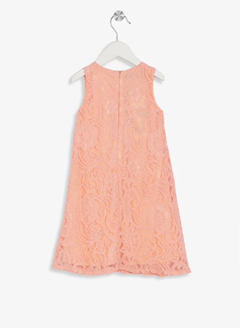 ليتل جولدن ابل فستان دانتيل صلب بتفاصيل دقيقة