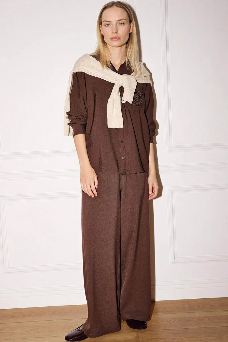 ديفاكتو Straight Fit Wide Leg Trousers