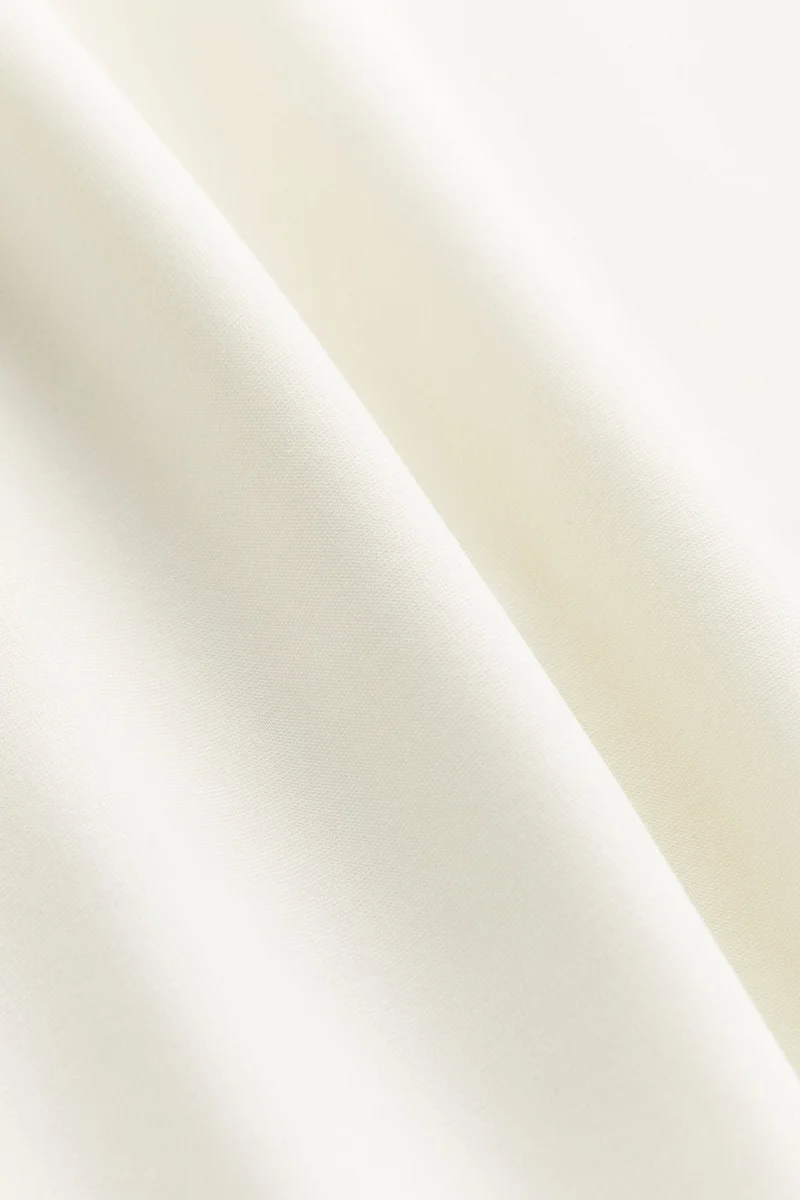 اتش اند ام بلوزة من الجيرسيه بقبة V