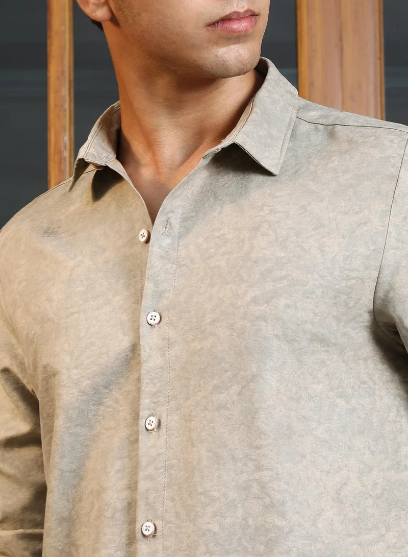 Campus Sutra Campus Sutra Men's Cloud Grey Grazed-Fade Imprint Shirt | Spread Collar , Long Cuffed Sleeves , Button Closure , Curved Hem | Abstract Print Plain | Cotton-Blend Shirt For Casual Wear
