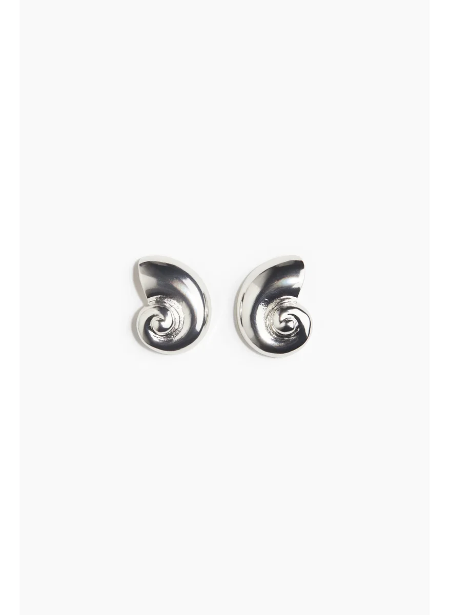 H&M Seashell-Shaped Earrings