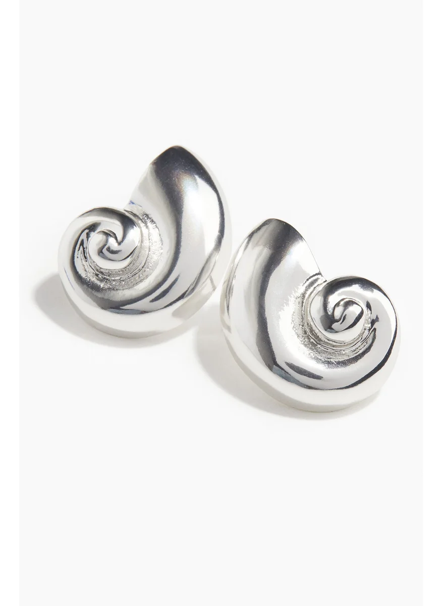 H&M Seashell-Shaped Earrings