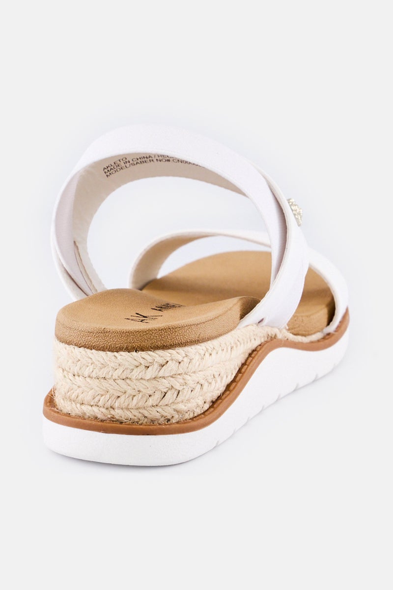 ANNE KLEIN Women Medium Akleto Slingback Sandals, White - Image 3