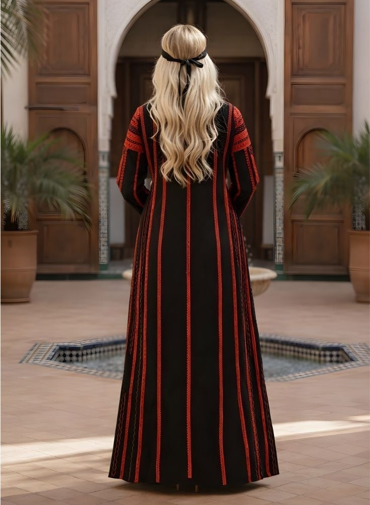 بريميم جلابية عسيرية تقليدية سوداء وحمراء للنساء - زي تراثي ليوم تأسيس المملكة العربية السعودية، مطرزة بتطريز عسيري أصيل، جلابية ثقافية بأكمام طويلة مستوحاة من جنوب المملكة العربية السعودية - Image 3