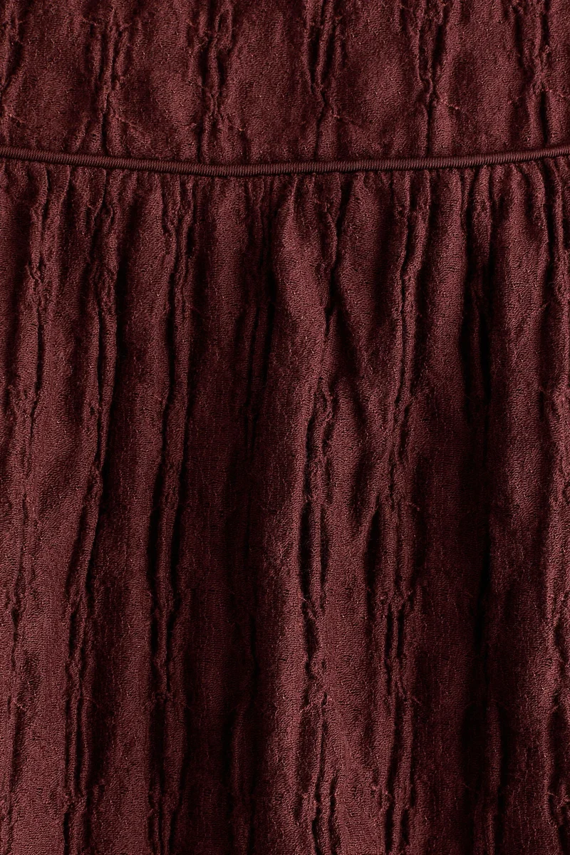 اتش اند ام تنورة ميدي من قماش جيرسيه محاك بملمس بارز