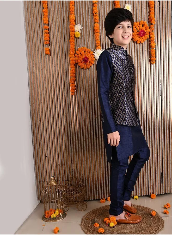 ليلك Solid Kurta Pyjama Set with Nehru Jacket