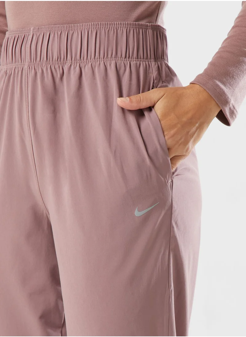 Nike 7/8 Fast Dri-Fit Mid Rise Sweatpants