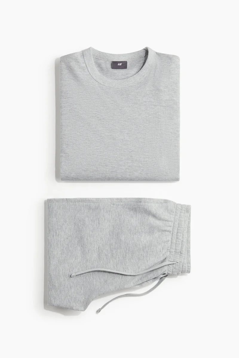 اتش اند ام بيجاما قطنية مكونة من بلوزة وبنطلون بنمط الوافل