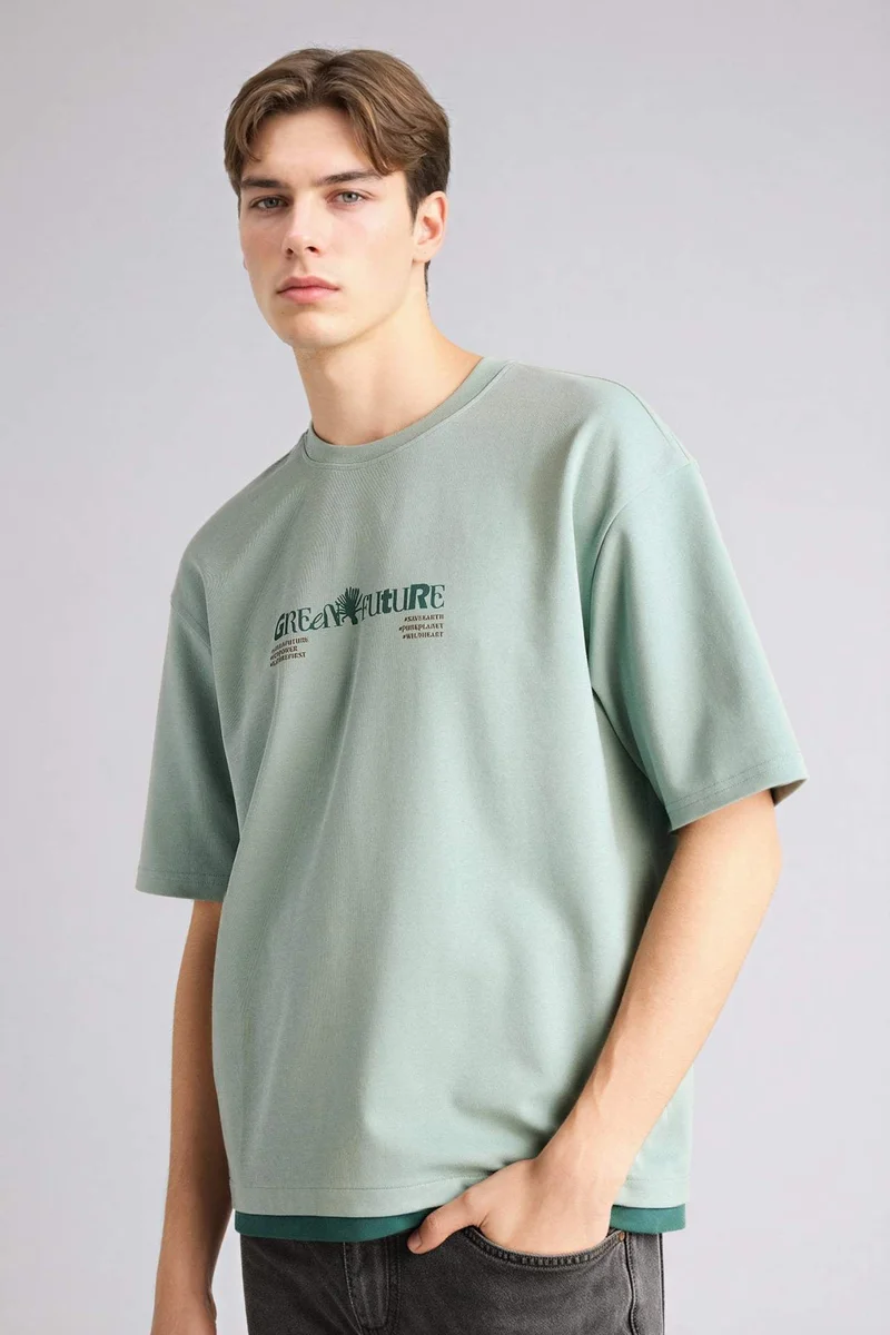 ديفاكتو Boxy Fit Slogan Short Sleeve T-Shirt