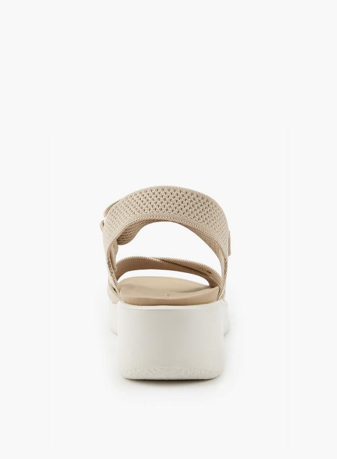 لو كونفورت صنادل نسائية بشريط متقاطع من نسيج فلاي نيت - Image 5