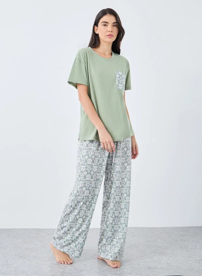 Styli Styli All Over Damask Print T-Shirt and Pyjama Set