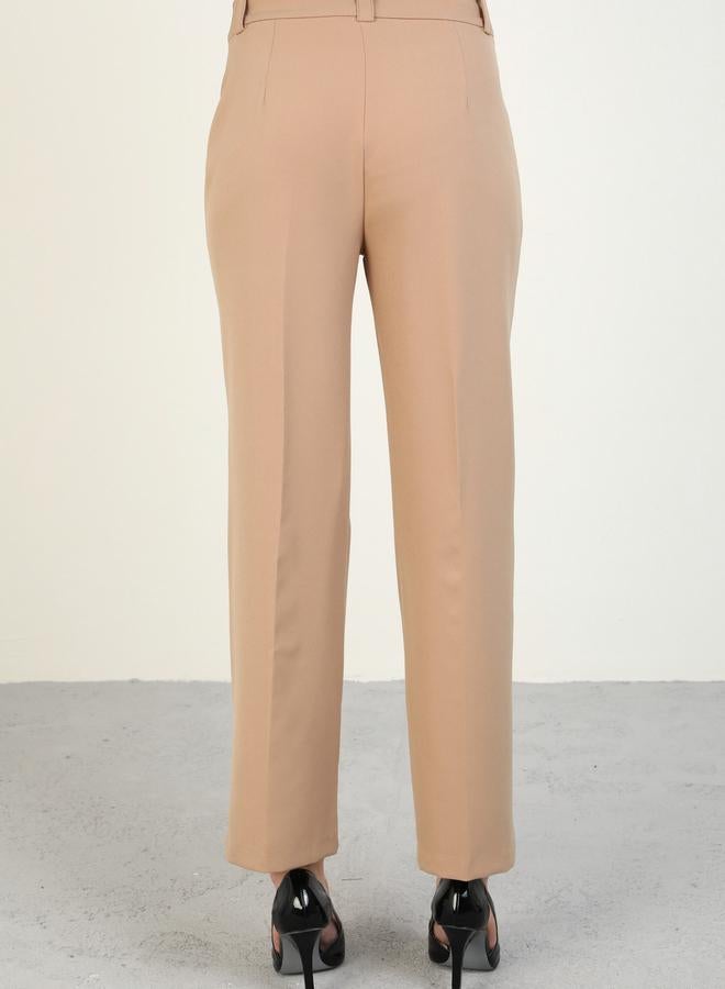 رفقة من مودانيسا بنطلون رفقة مودانيسا سادة بخصر متوسط وقصة عادية مع تفاصيل ثنيات - Image 4