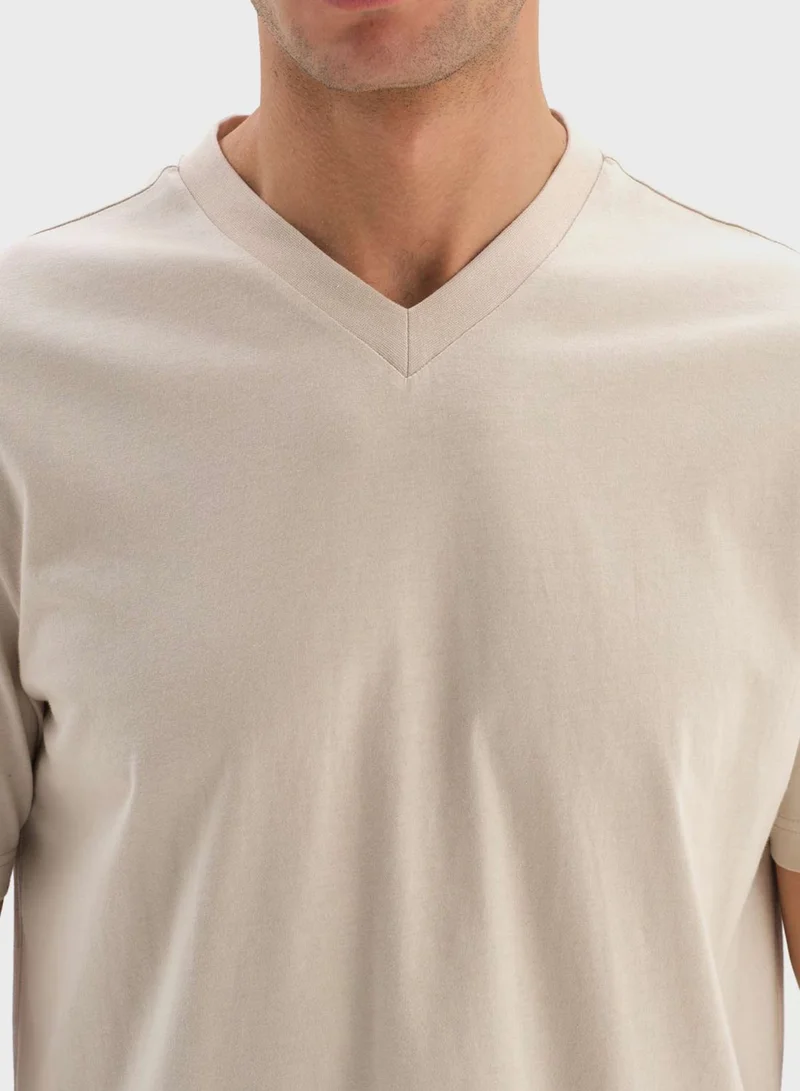 dagi Essential V-Neck T-Shirt