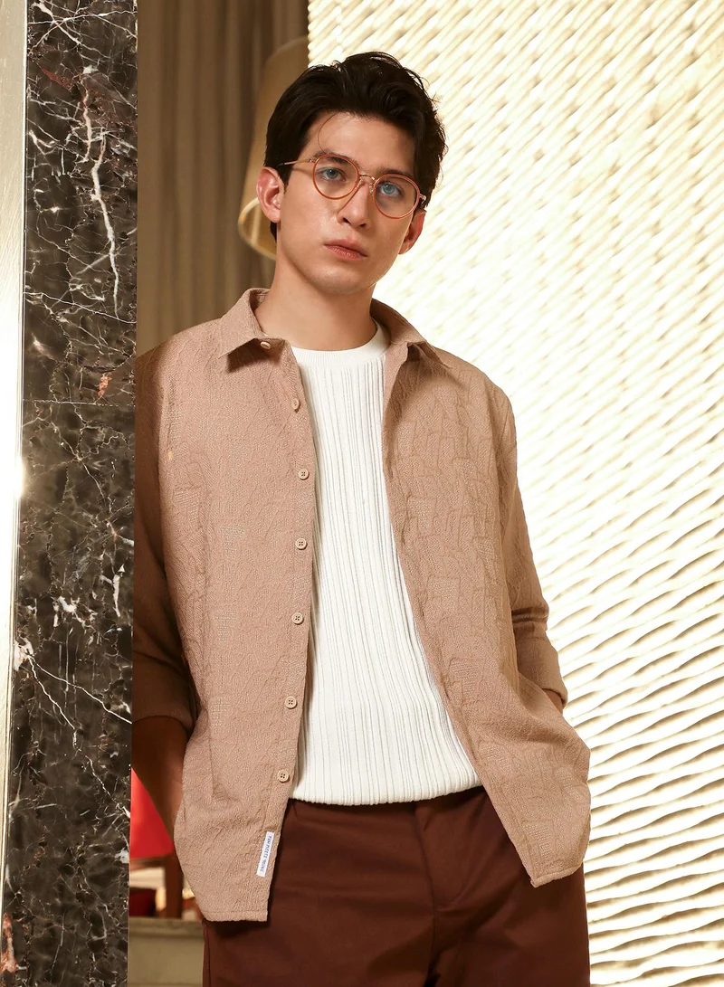 كامبوس سوترا Campus Sutra Men's Sand Beige Geo-Abstract Jacquard Shirt | Spread Collar , Long  Cuffed Sleeves , Button Closure | Solid Jacquard | Cotton-Blend Shirt For Casual Wear