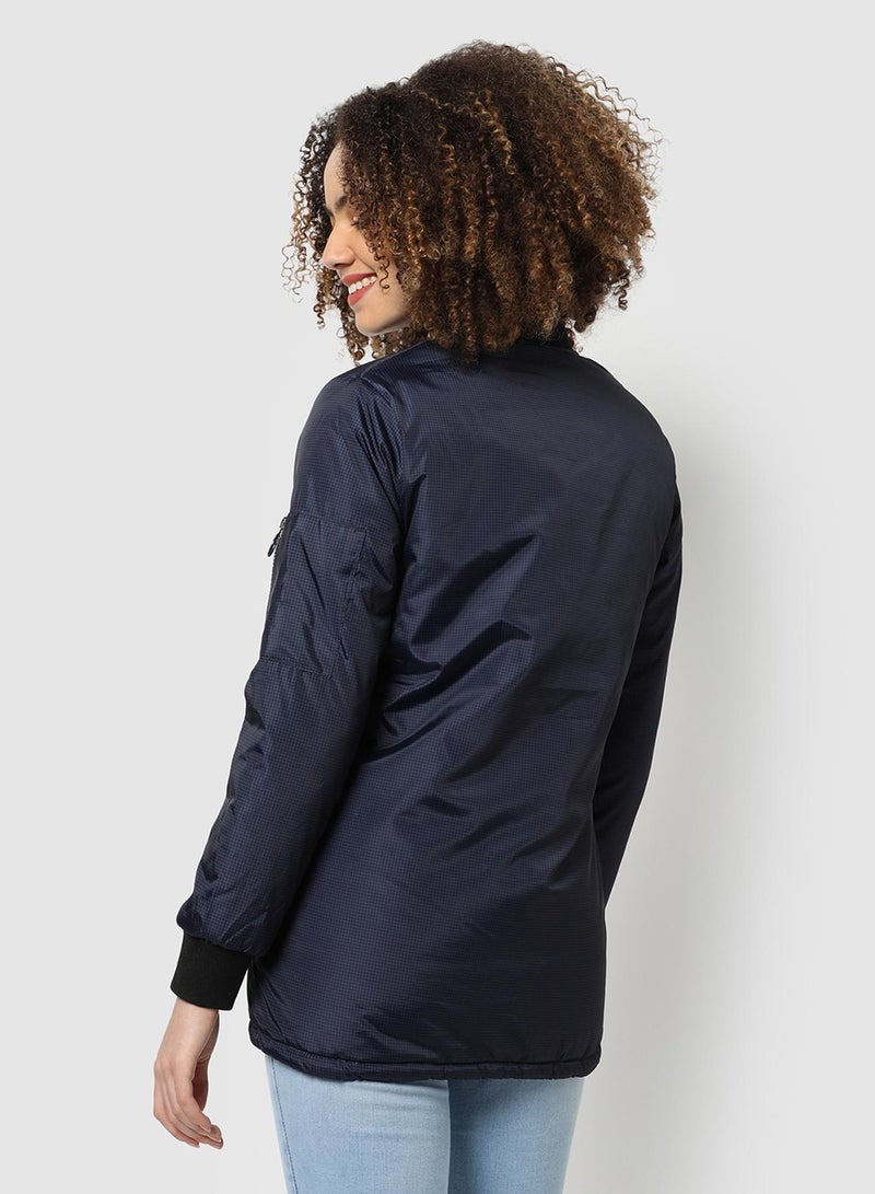 جاكيت منتفخ طويل نسائي أزرق داكن كاروهات دقيقة للملابس الكاجوال بياقة واقفة وأكمام طويلة وسحاب إغلاق من البوليستر بتصميم مريح للارتداء اليومي