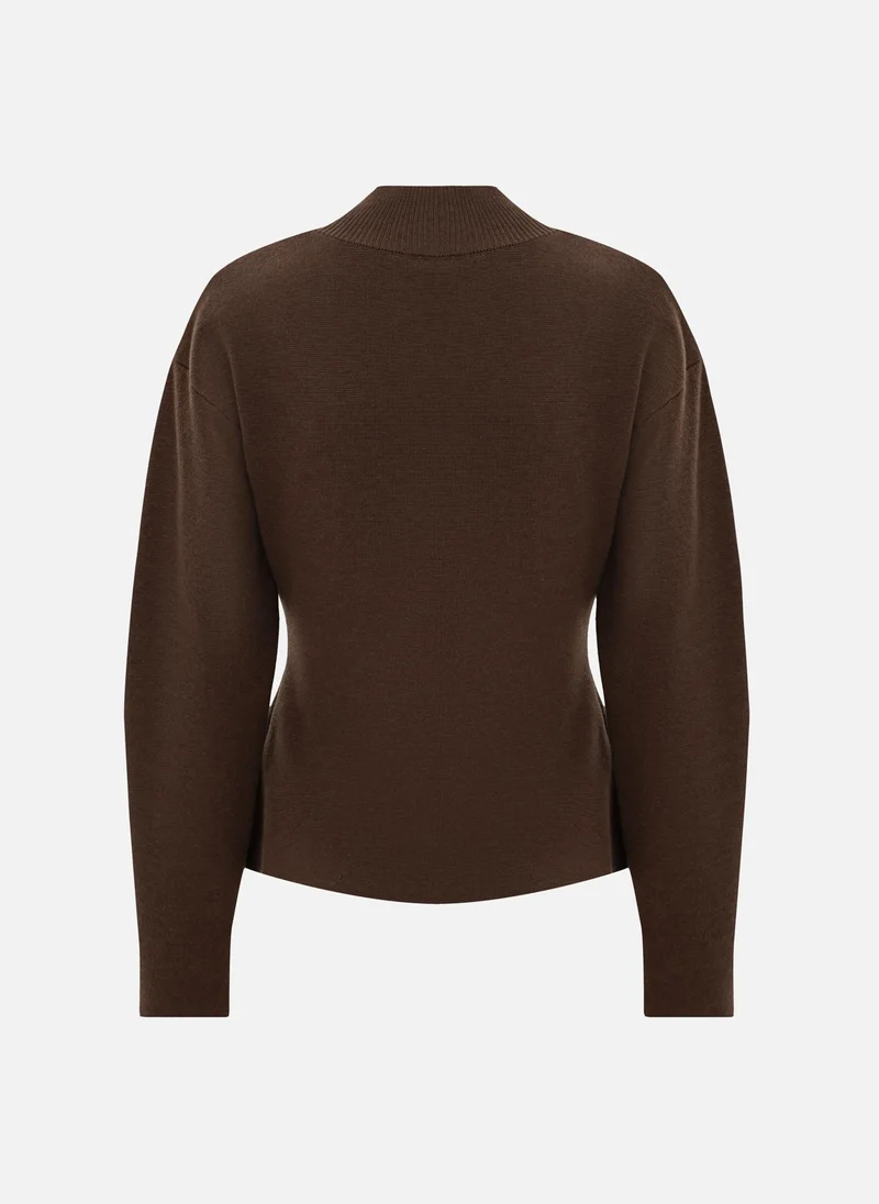 Lichi Fitted jumper with a decorative seam