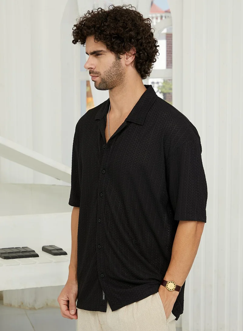 Campus Sutra Campus Sutra Men's Midnight Black Zigzag-Helix Resort Oversized Shirt For Casual Wear | Cuban Collar | Short Sleeves | Button Closure | Oversize Shirt Crafted With Comfort Fit For Everyday Wear