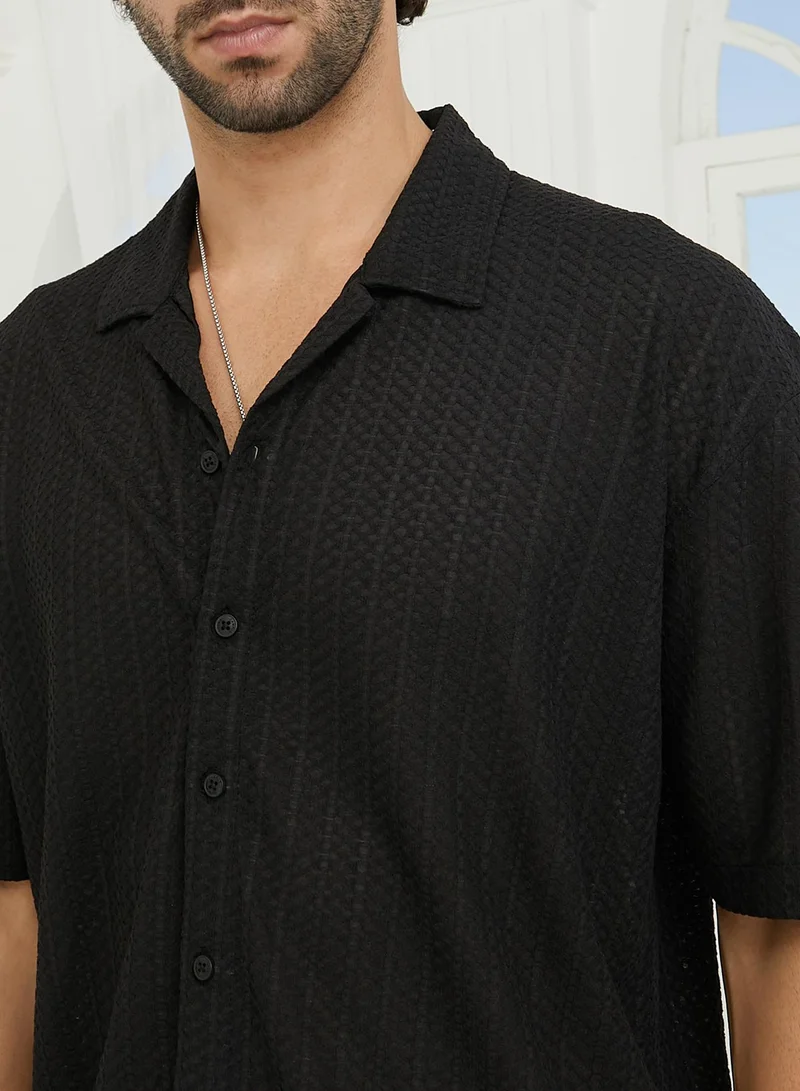Campus Sutra Campus Sutra Men's Midnight Black Zigzag-Helix Resort Oversized Shirt For Casual Wear | Cuban Collar | Short Sleeves | Button Closure | Oversize Shirt Crafted With Comfort Fit For Everyday Wear