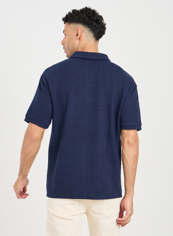 ستايلي بولو بقصة واسعة وياقة ريفير محبوكة بنسيج فاخر - Image 4