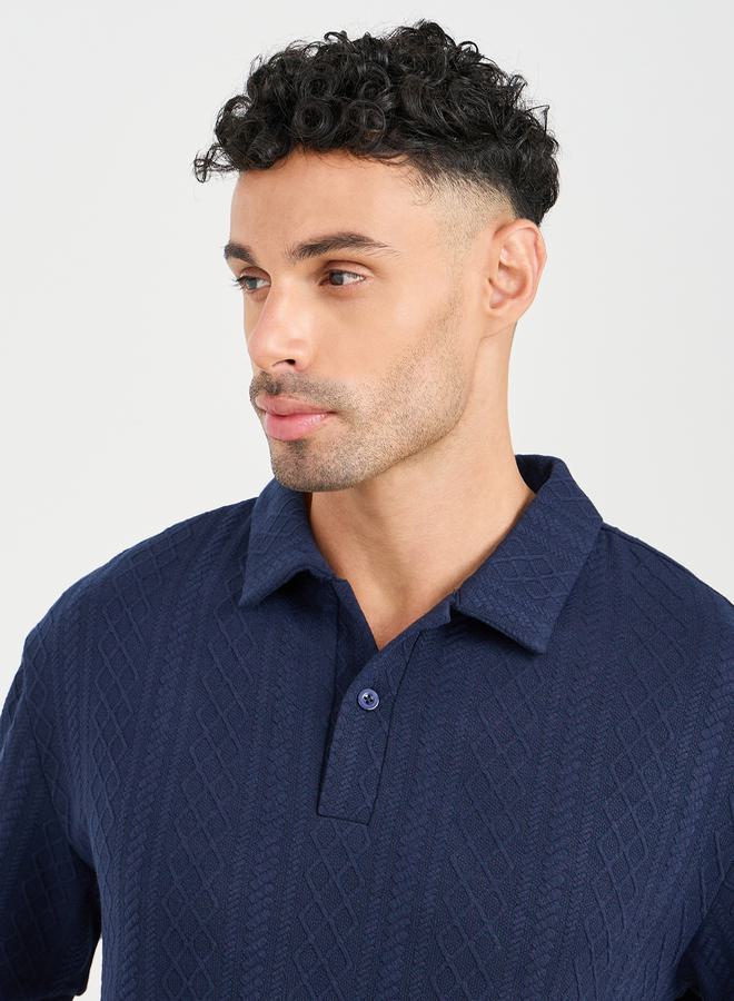 ستايلي بولو بقصة واسعة وياقة ريفير محبوكة بنسيج فاخر - Image 3