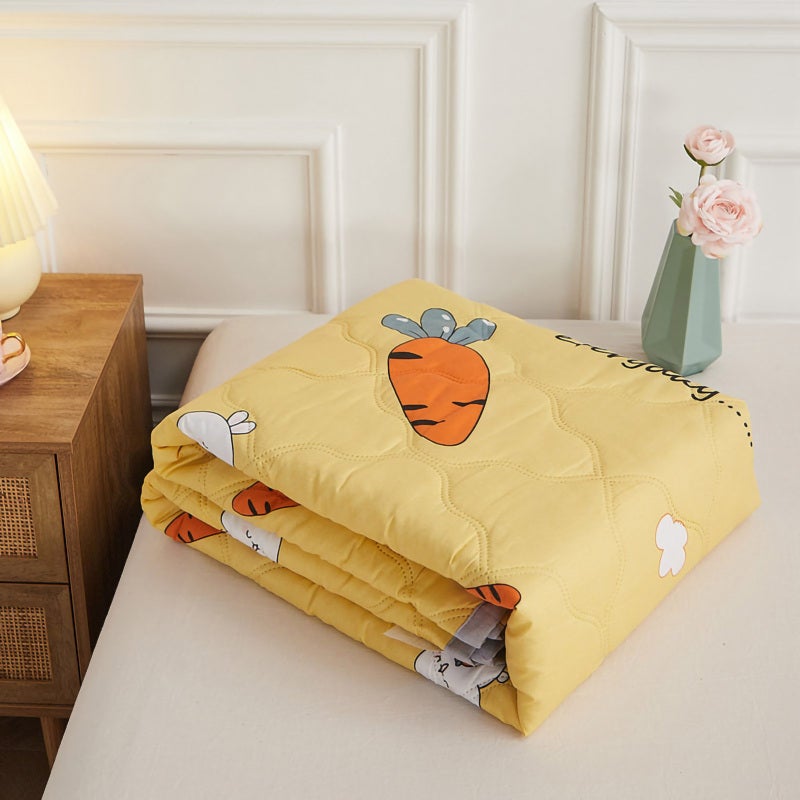 Cooling Blanket 180x200cm Breathable Lightweight Summer Comforter - Machine Washable Polyester Portable Blanket for Home, Work or Travel - Image 1