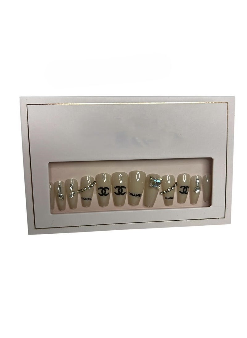 Pack of 24 artificial nails - distinctive design, double-sided adhesive