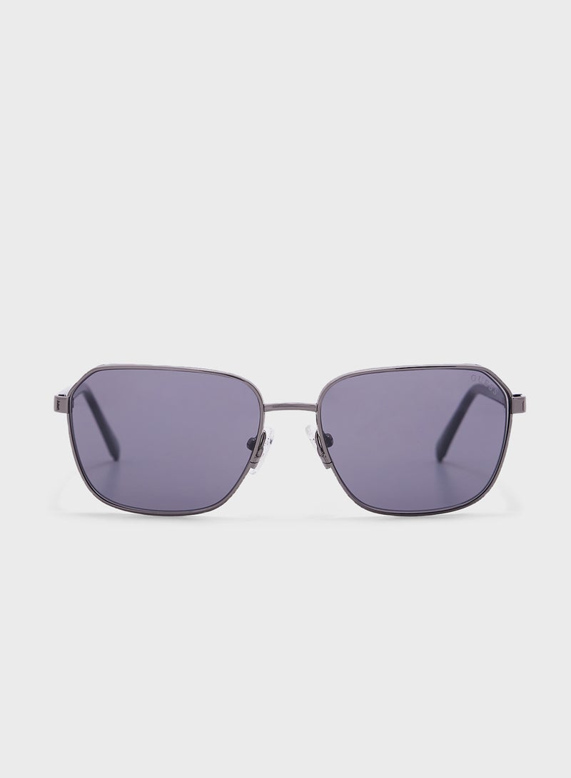 GUESS Uv Protected Shaped  Sunglasses - Image 3
