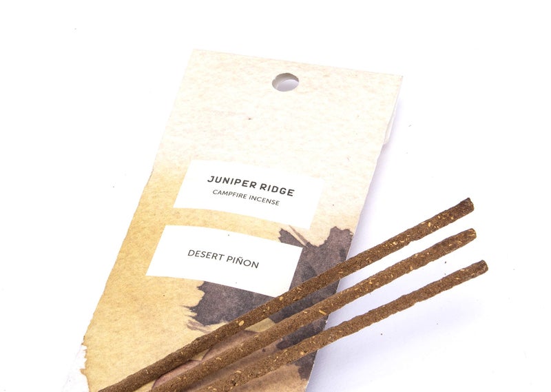 Juniper Ridge بخور نار المخيم العطري الطبيعي بالكامل من جونيبر ريدج - أعواد الخيزران طويلة الأمد - العلاج العطري وعلاج التأمل - بدون عطر صناعي - صنوبر الصحراء - 20 قطعة - Image 1