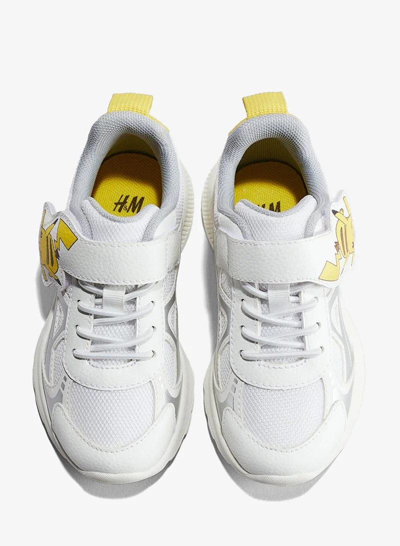 اتش اند ام حذاء رياضي بنعل خفيف