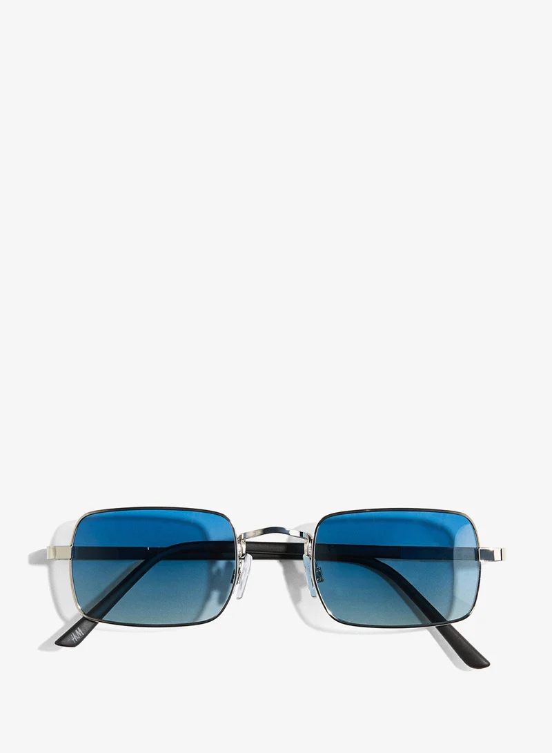 Polarised sunglasses