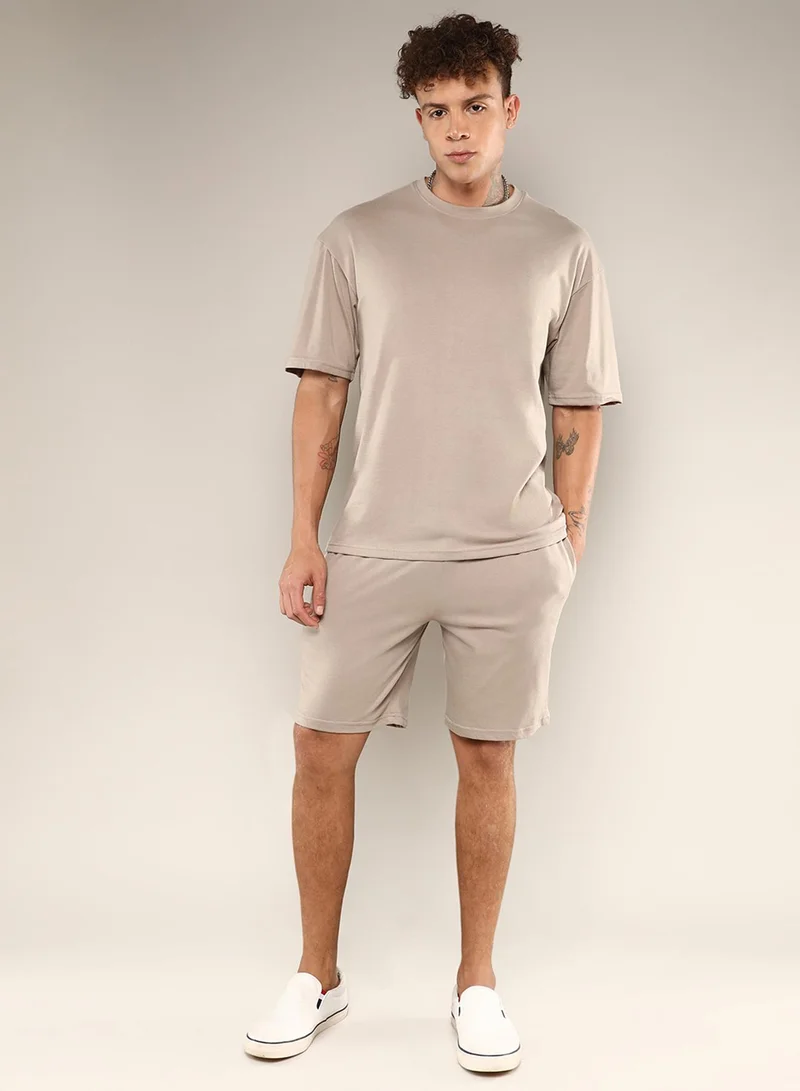 Campus Sutra Men's Coin Grey Solid Oversized Co-Ord Set For Casual Wear | Crew Neck | Short Sleeve | Drawstring Closure | Co-Ords Crafted With Comfort Wear For Everyday Wear