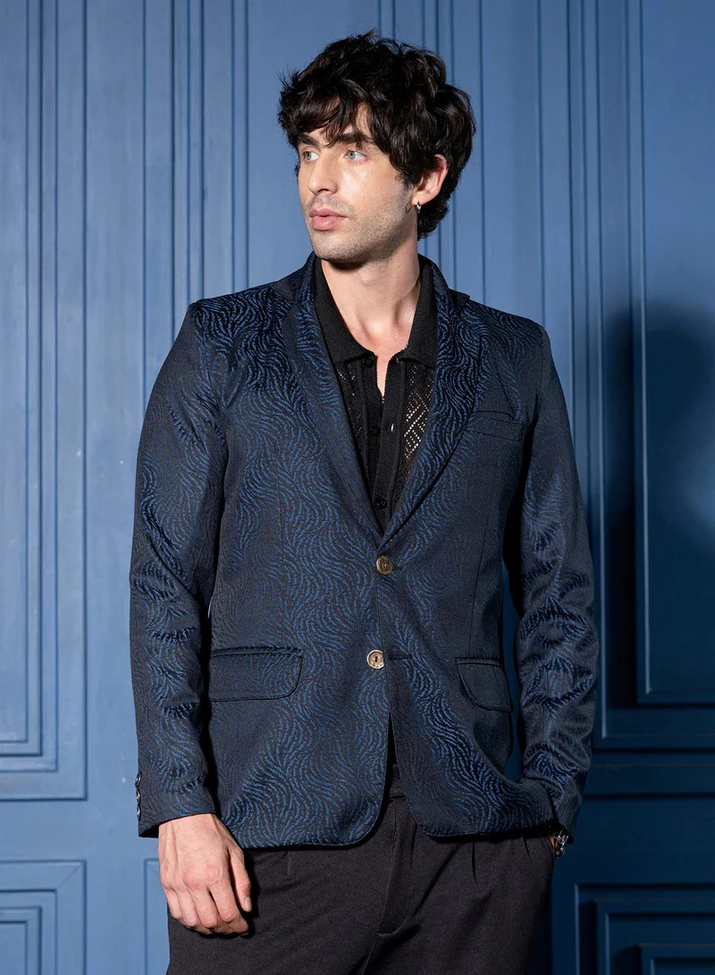 كامبوس سوترا بليزر رجالي جاكار مخطط مفصل بياقة مدببة وأكمام طويلة بأزرار مقسومة وحافة مستقيمة بنسيج جاكار منسوج مجرد للمناسبات الكاجوال والمسائية باللون الكحلي