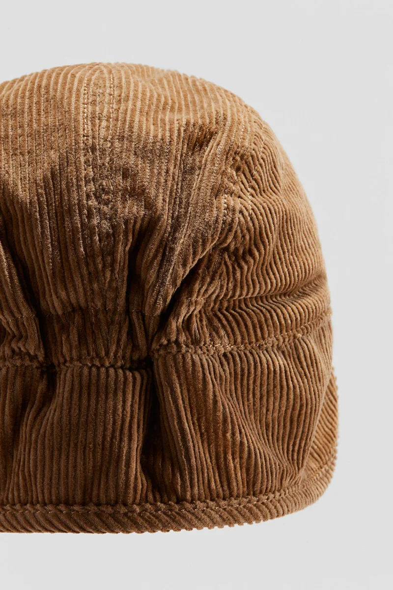 اتش اند ام قبعة من قطن الكوردروي مبطنة بنسيج تيدي