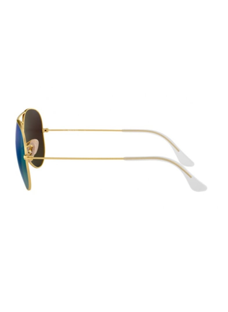 ماركة غير محددة - نظارة هي من نوع الاطار الكلاسيكي (Aviator) بعدسات عاكسة باللون الأخضر اللامع، وإطار معدني ذهبي اللون. العدسات كبيرة وبيضاوية الشكل، مع وسائد أنف شفافة. التصميم يجمع بين الأناقة والعصرية، وهو مثالي للأنشطة اليومية ولإضافة لمسة مميزة إلى المظهر العام. للرجال والنساء - Image 1
