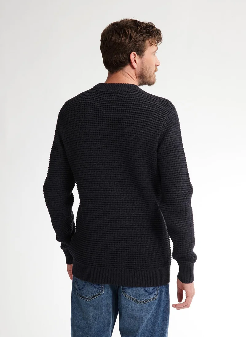 بترول اندستريز ملابس رجالية محبوكة بياقة دائرية أساسية